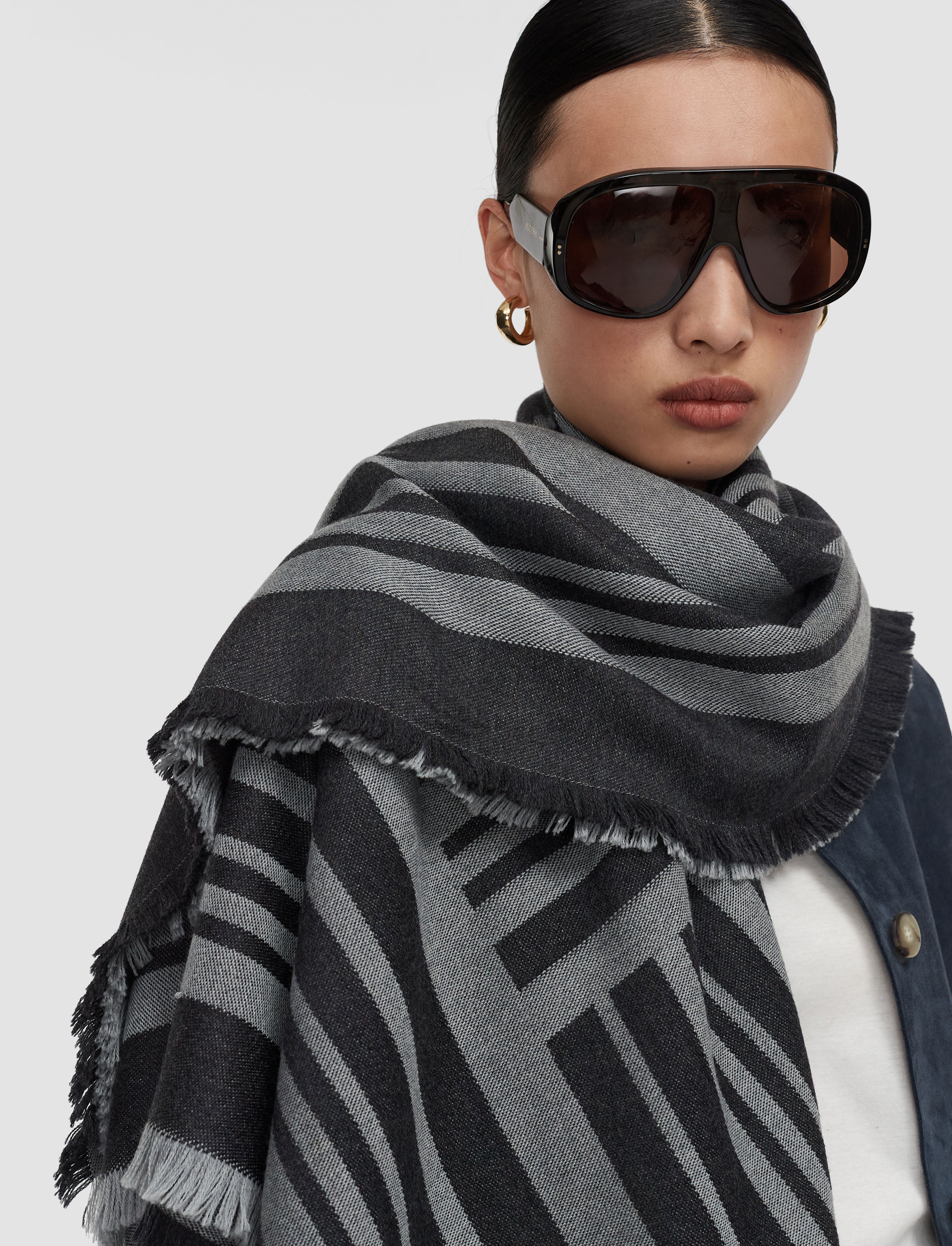 grey-neoma-wool-jacquard-scarf-JOSEPH