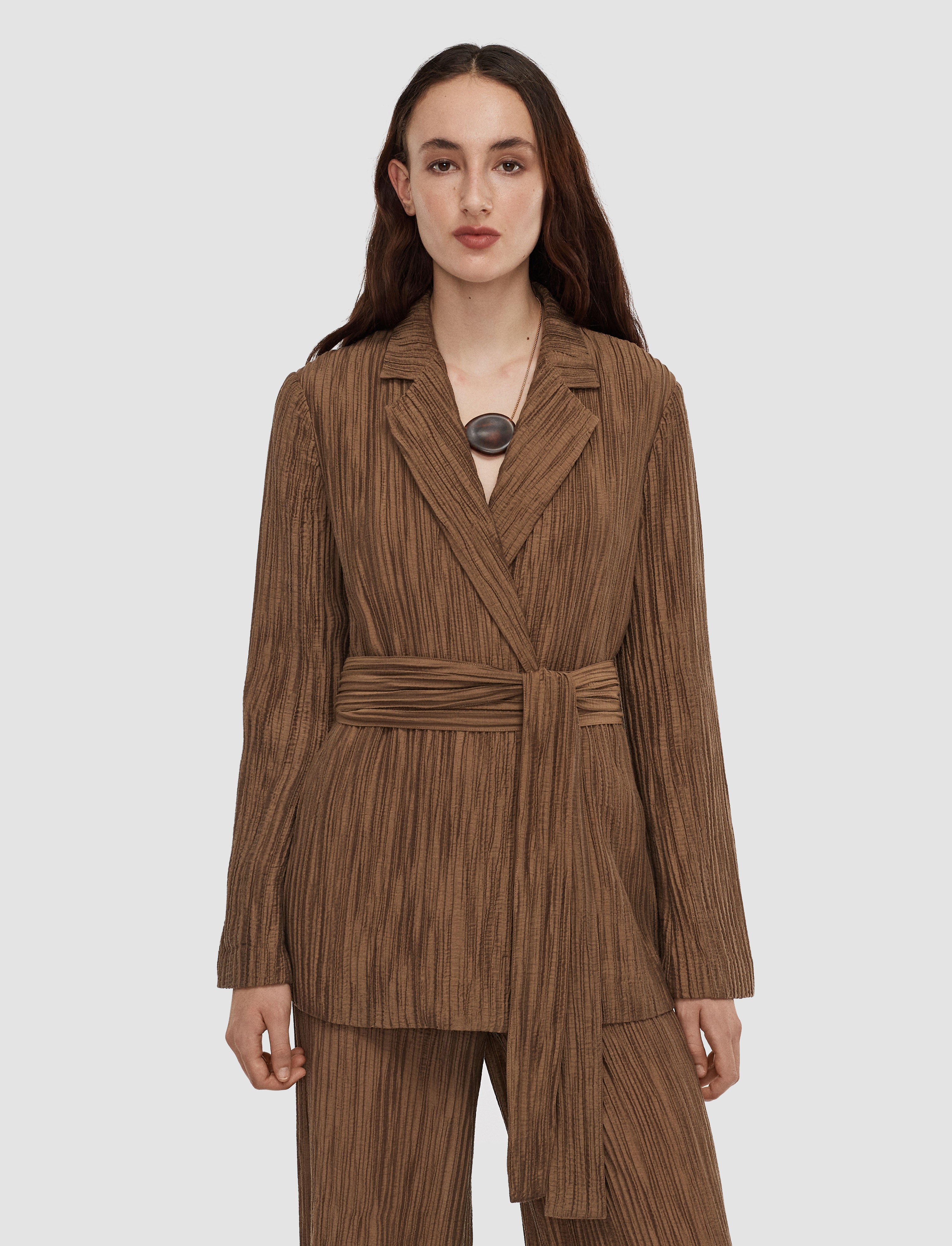 marron-veste-nymph-en-crepe-froisse-fluide-JOSEPH
