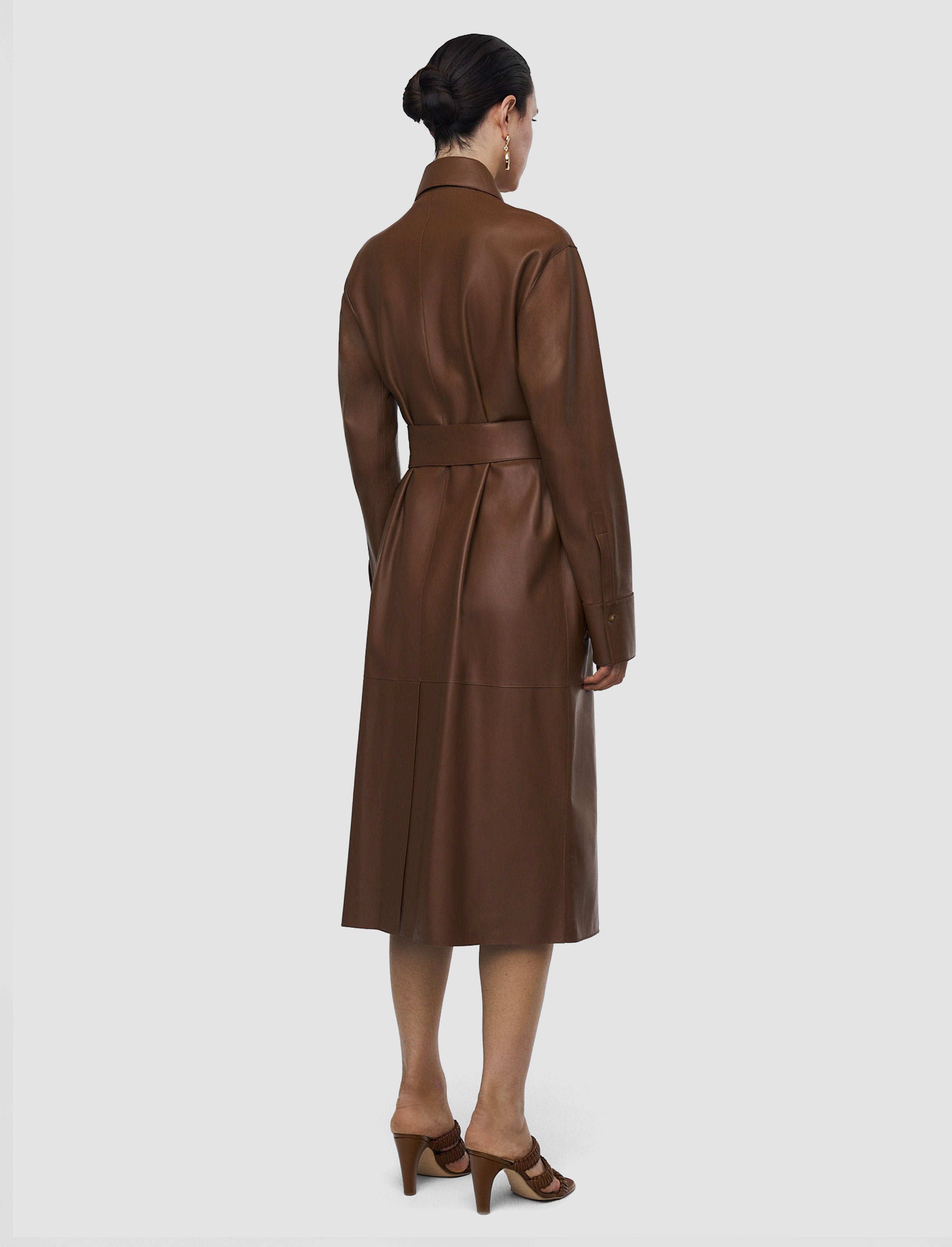 marron-manteau-okabe-en-cuir-nappa-souple-JOSEPH