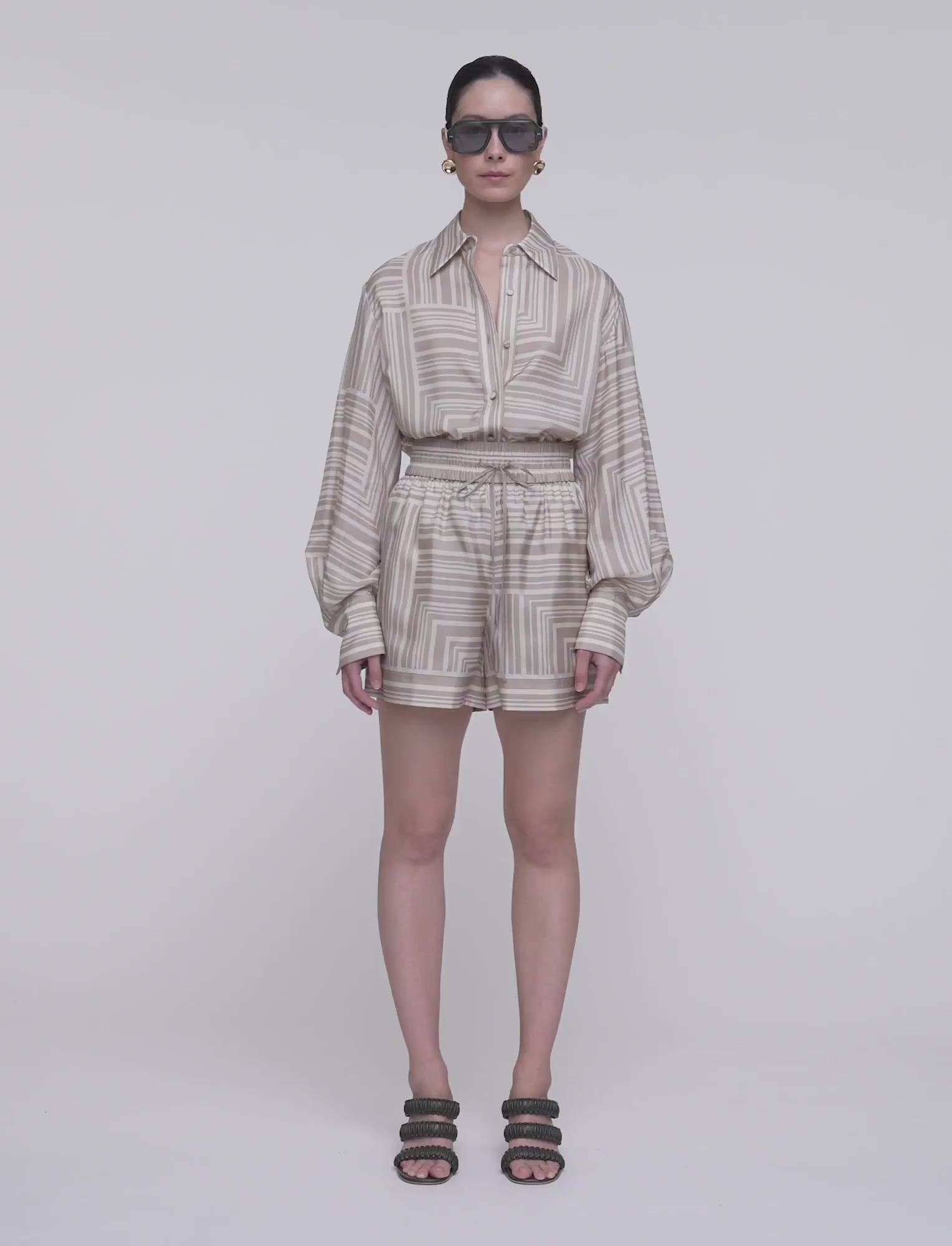 ベージュ-laven-printed-silk-ショートパンツ-JOSEPH