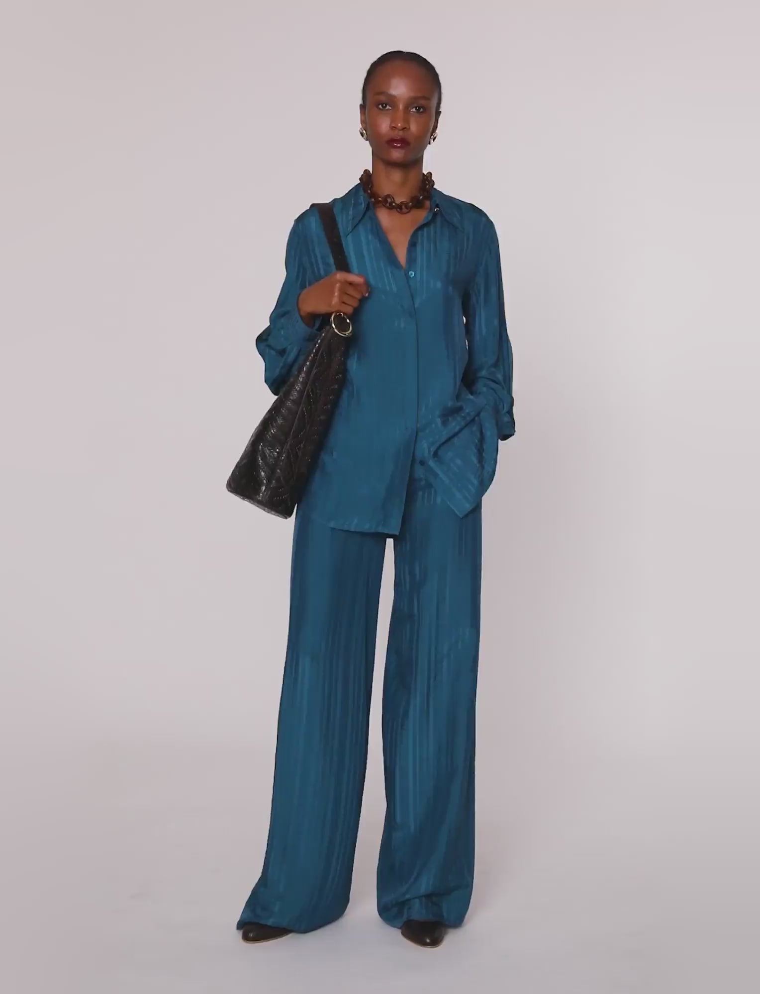 bleu-pantalon-dijon-en-soie-rayee-JOSEPH