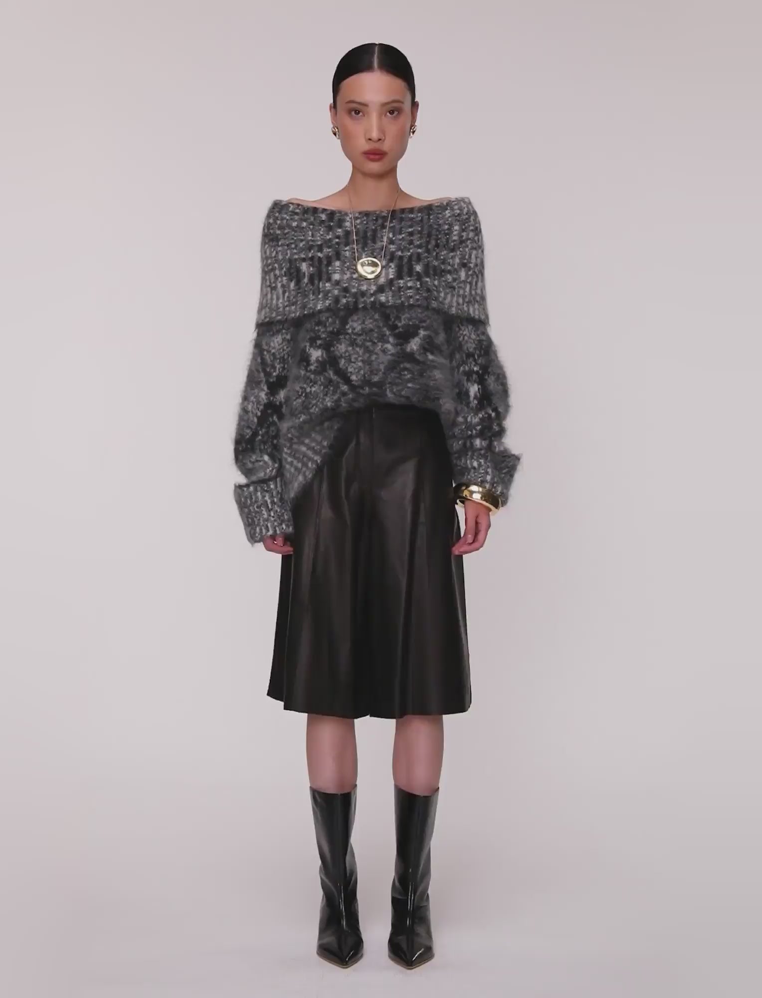 noir-pull-serpent-en-alpaga-duveteux-beeley-JOSEPH