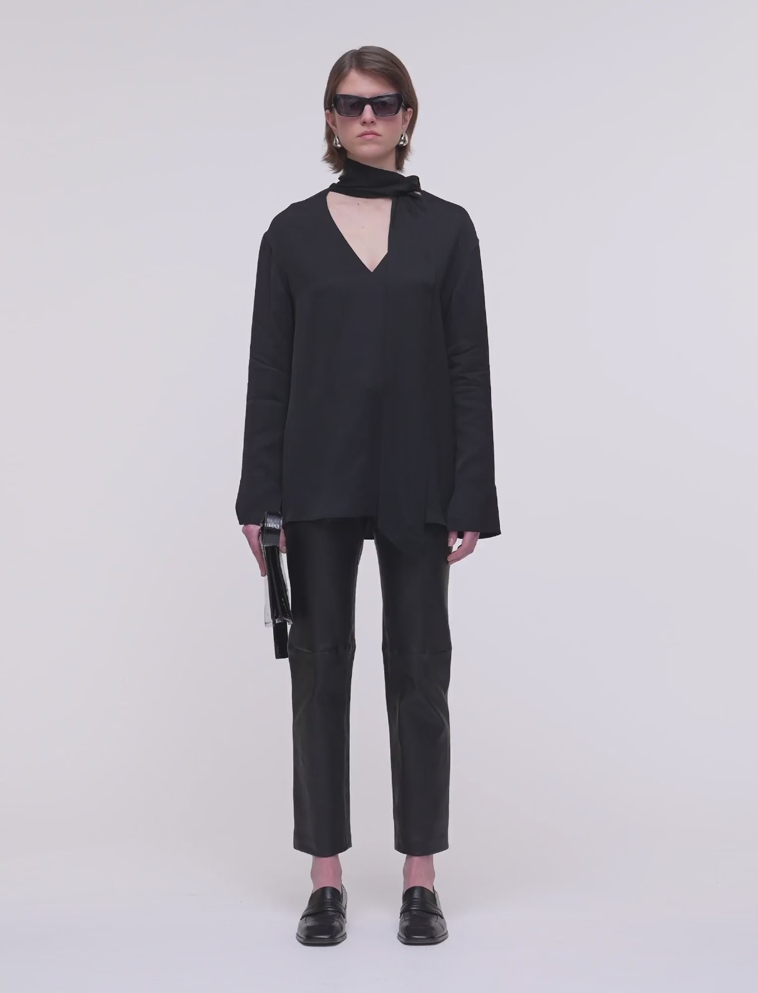 Adele Light Crepe ブラウス - 黒 | JOSEPH JP