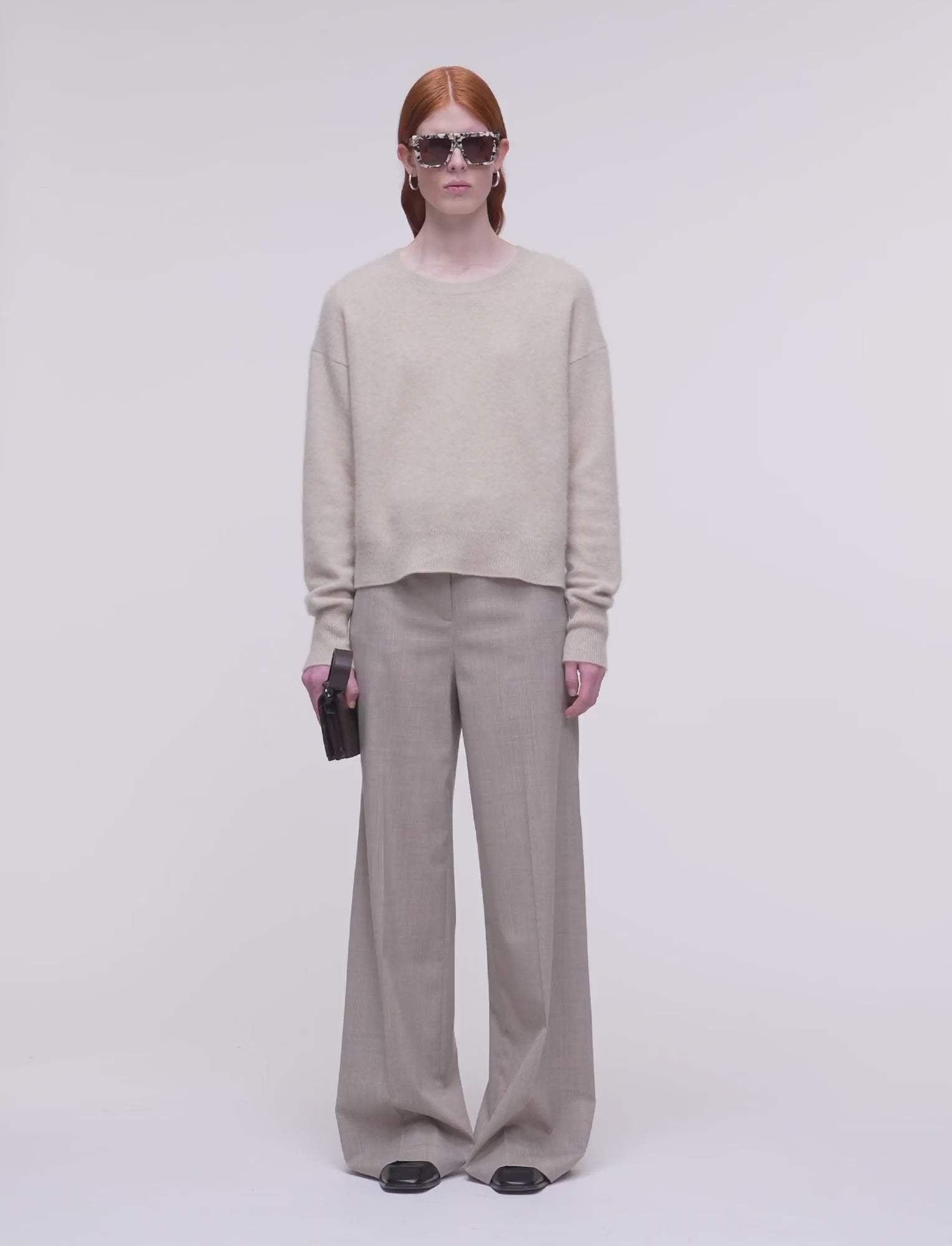 beige-pull-col-rond-en-cachemire-brosse-JOSEPH