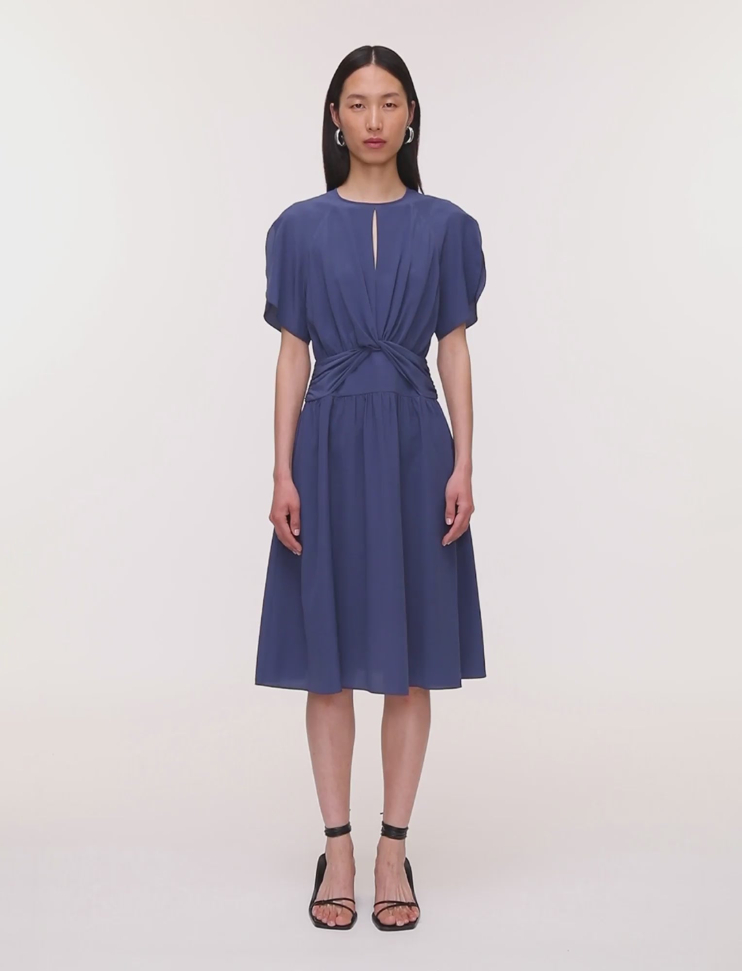 Lowri Crepe de Chine Knot シルク ドレス - 青 | JOSEPH JP