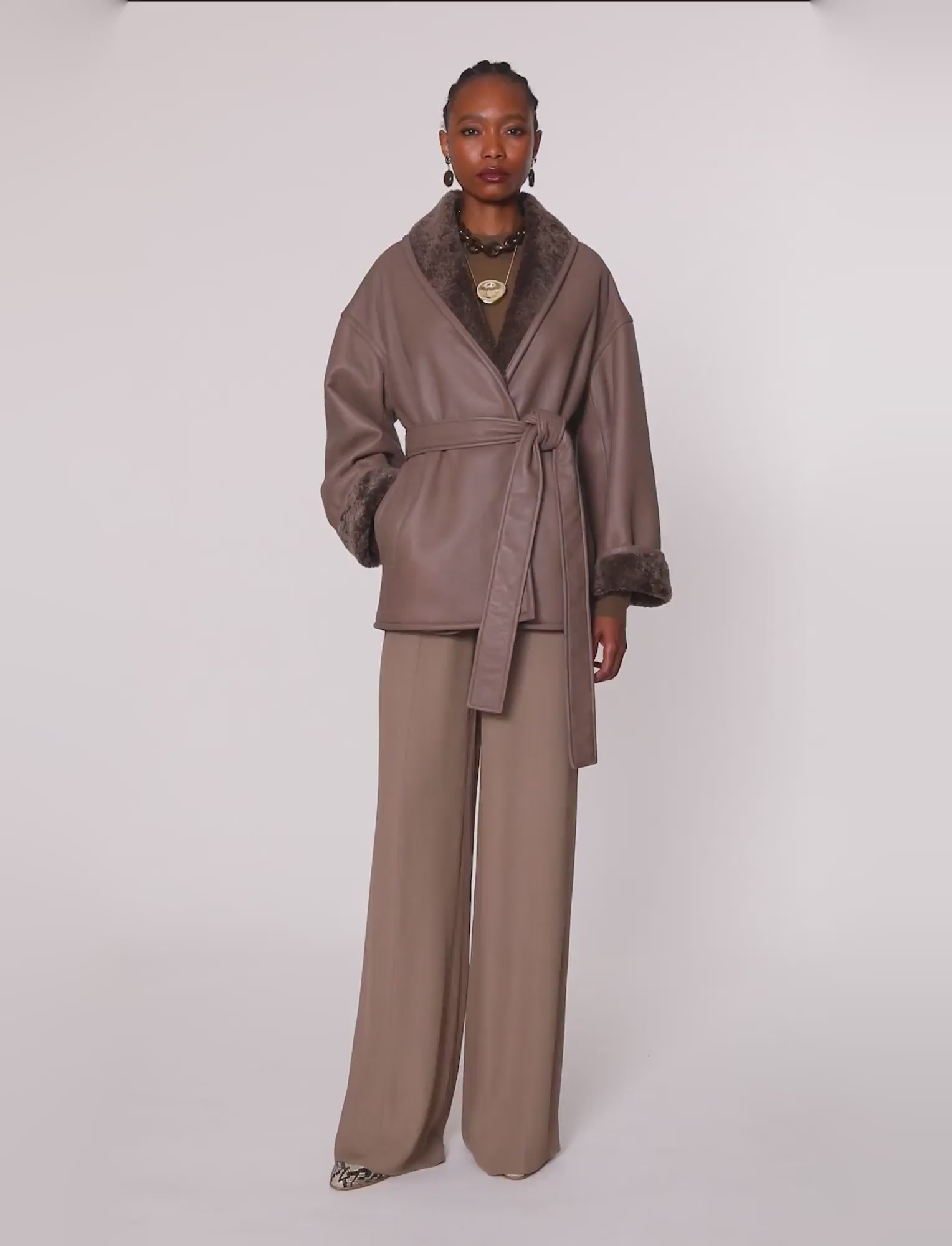 marron-veste-manu-en-peau-lainee-texturee-JOSEPH