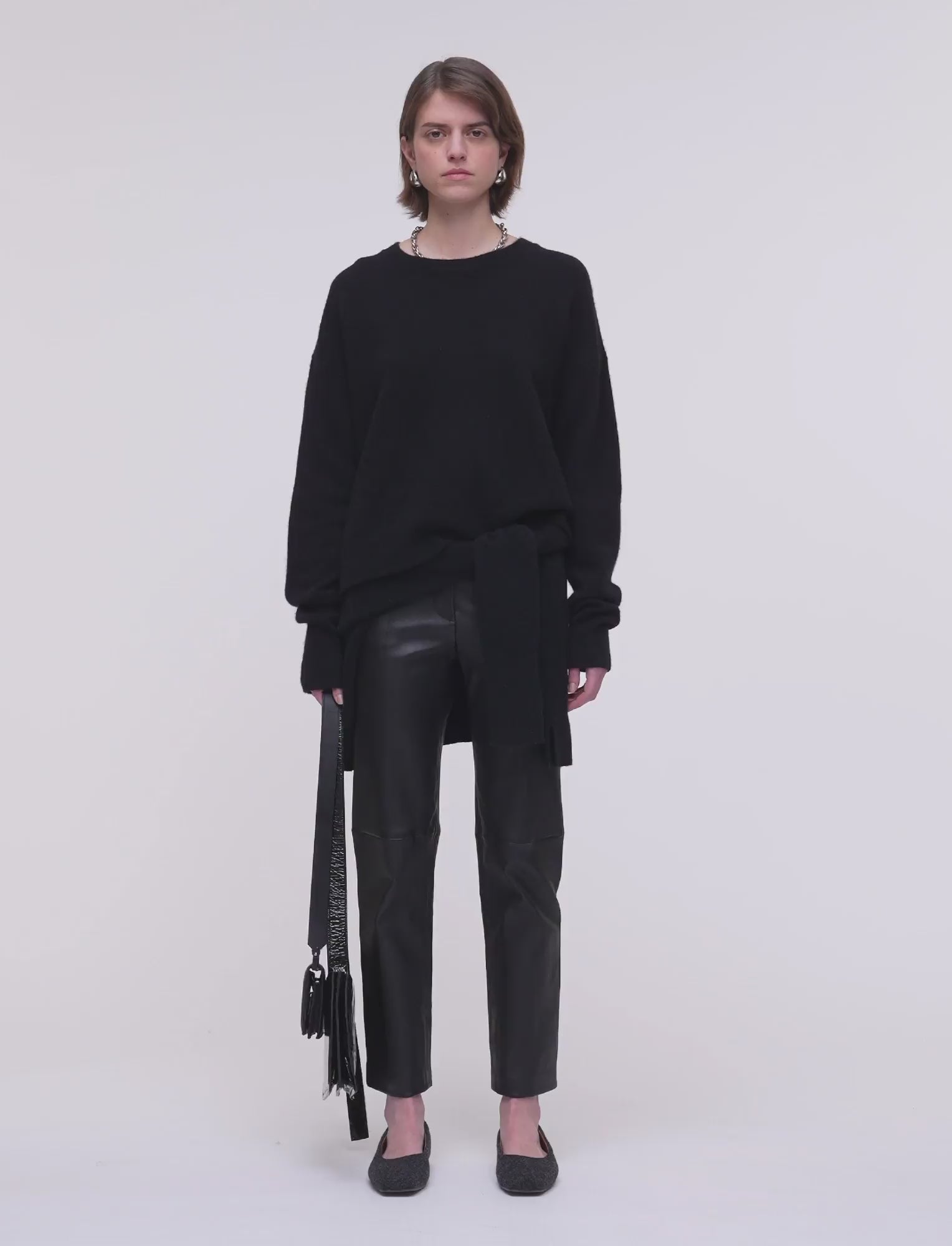 ブラック-brushed-cashmere-ラウンドネックジャンパー-JOSEPH