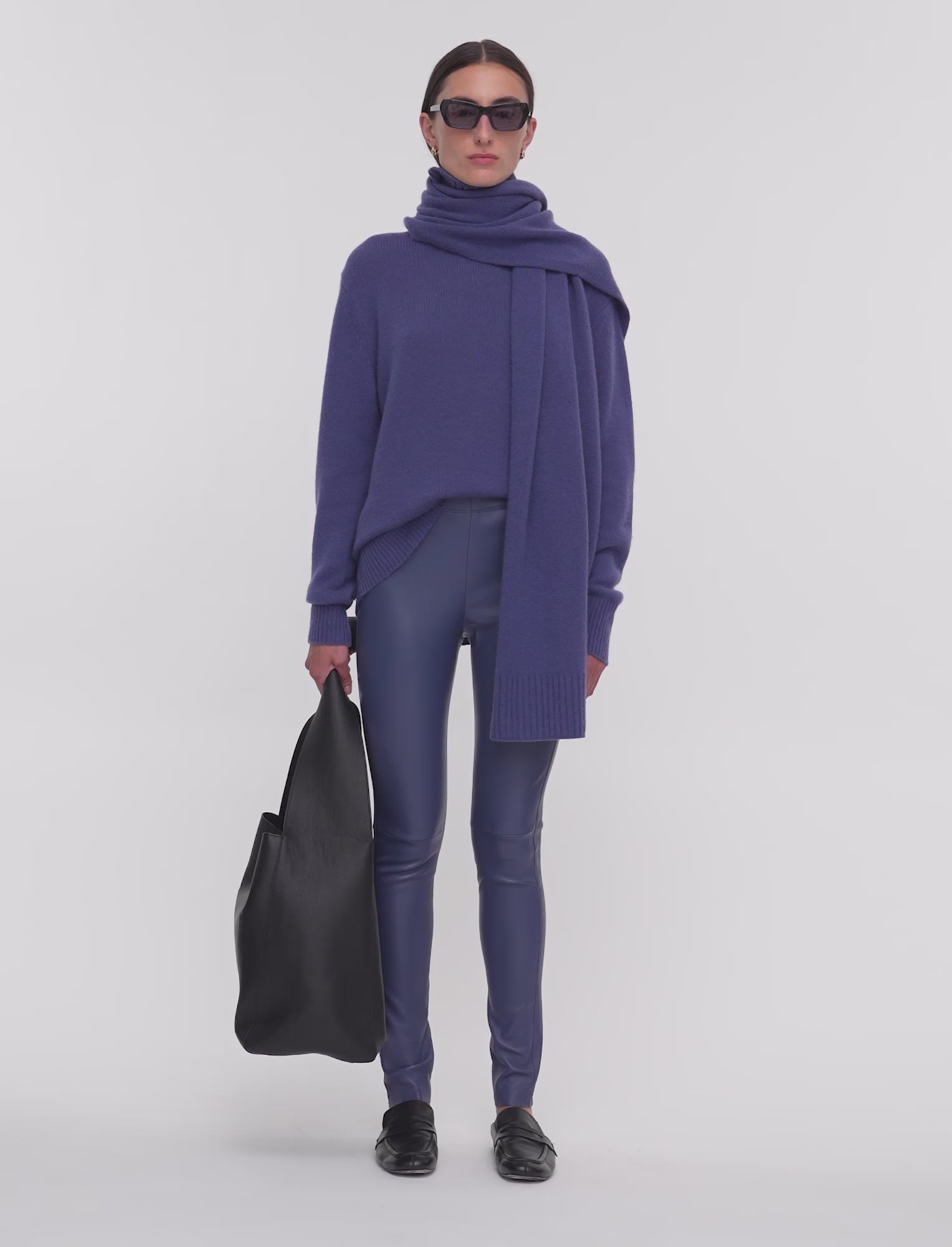 bleu-leggings-en-cuir-stretch-JOSEPH