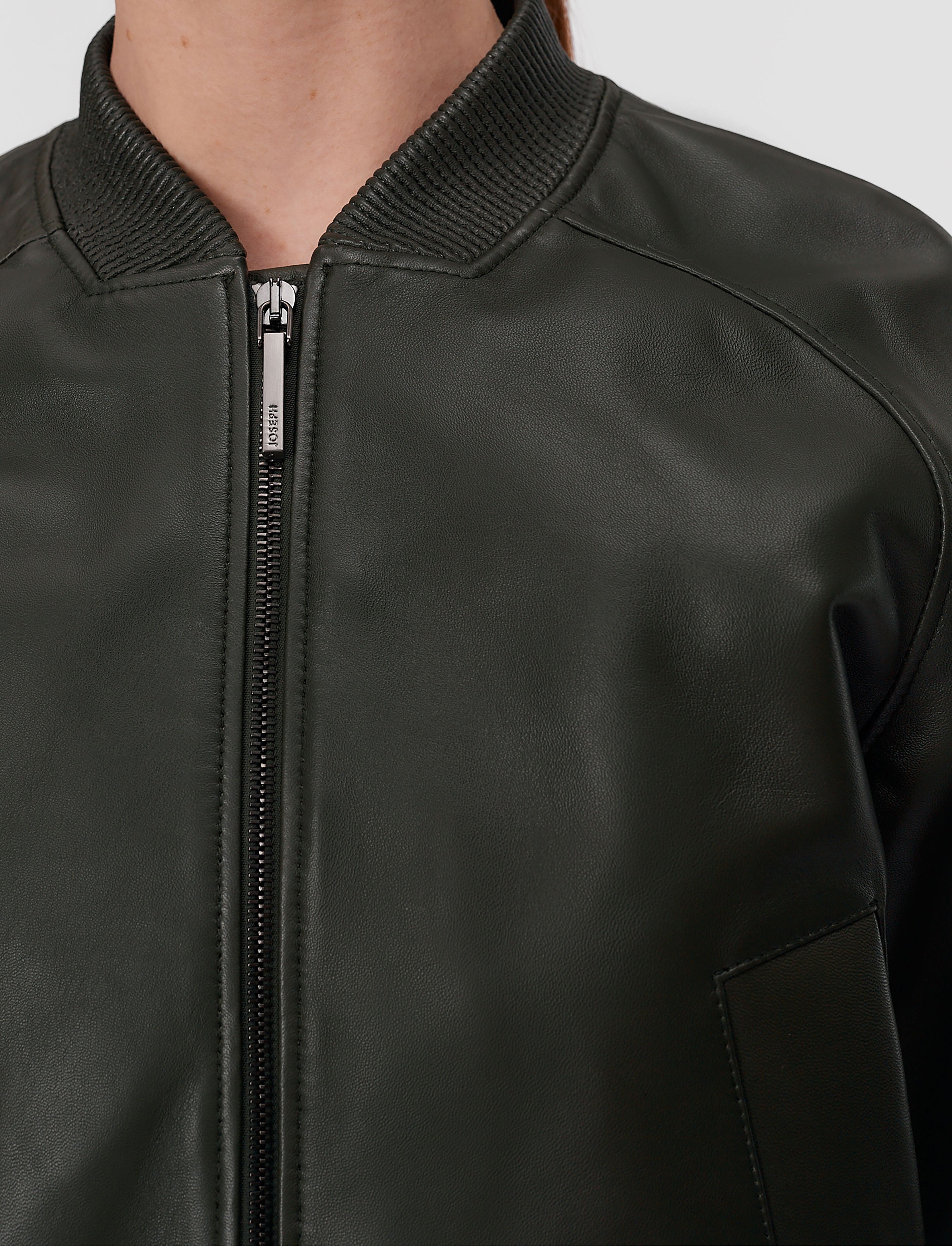 vert-veste-quinn-en-cuir-nappa-souple-JOSEPH