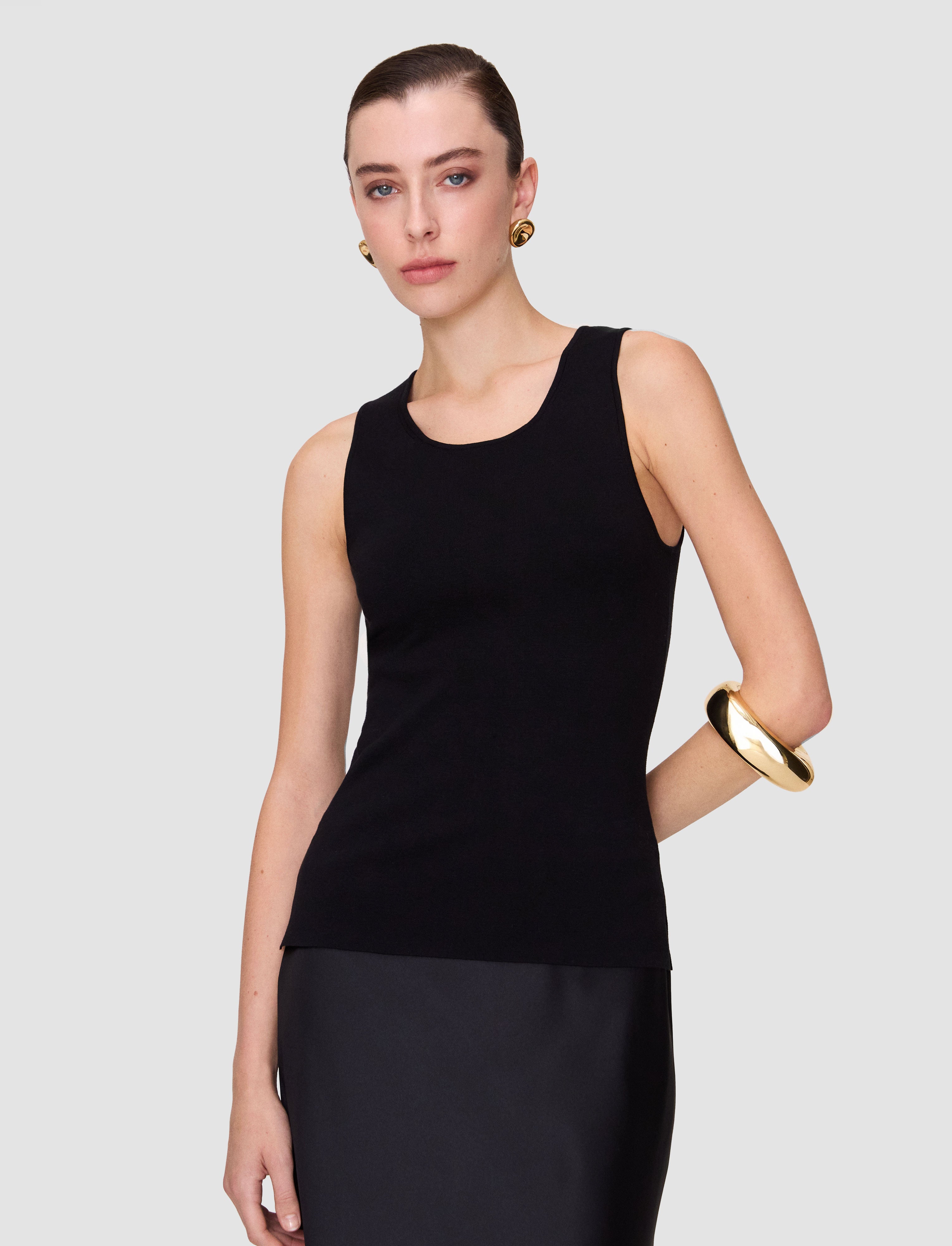 noir-debardeur-rana-en-soie-stretch-JOSEPH