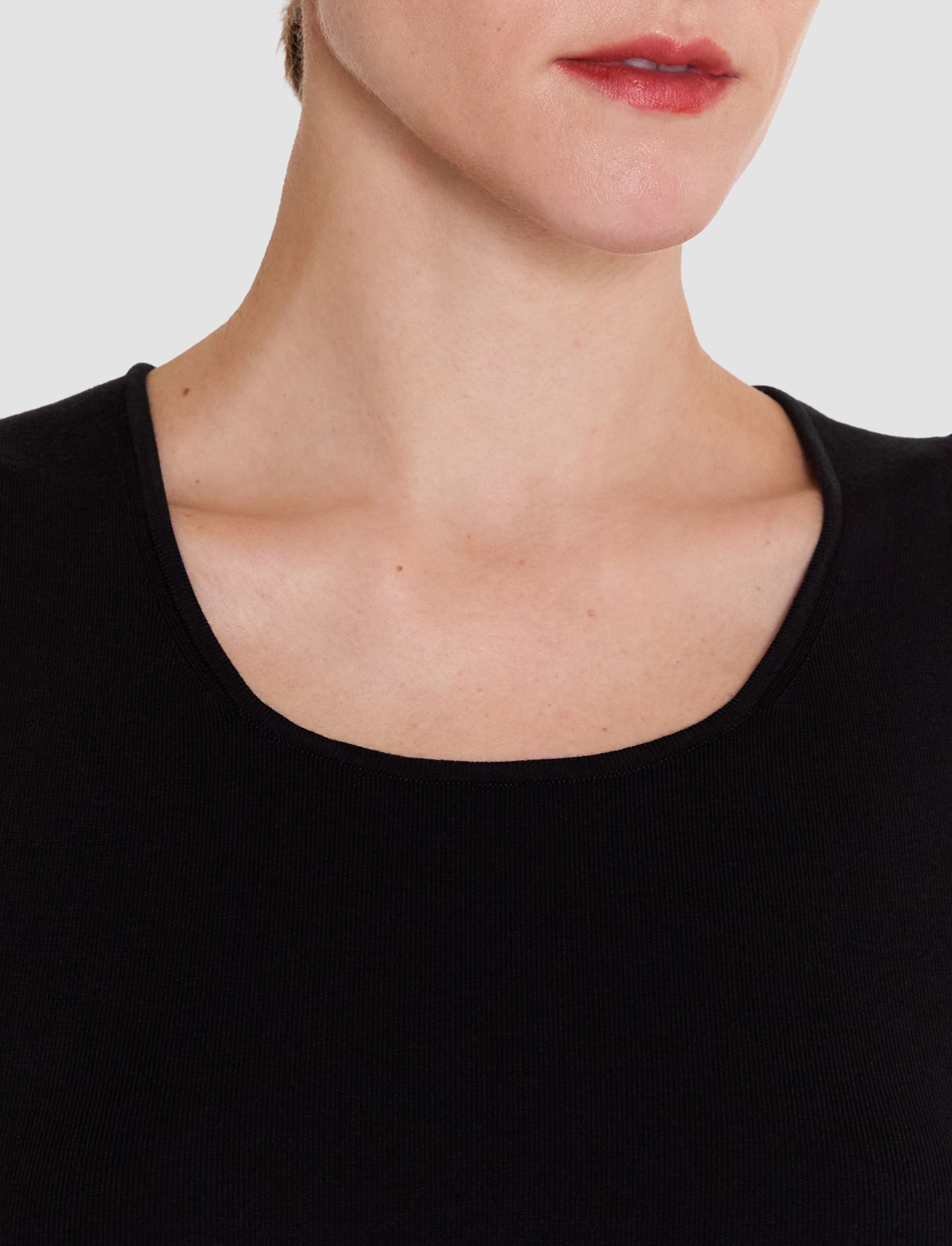 noir-debardeur-rana-en-soie-stretch-JOSEPH