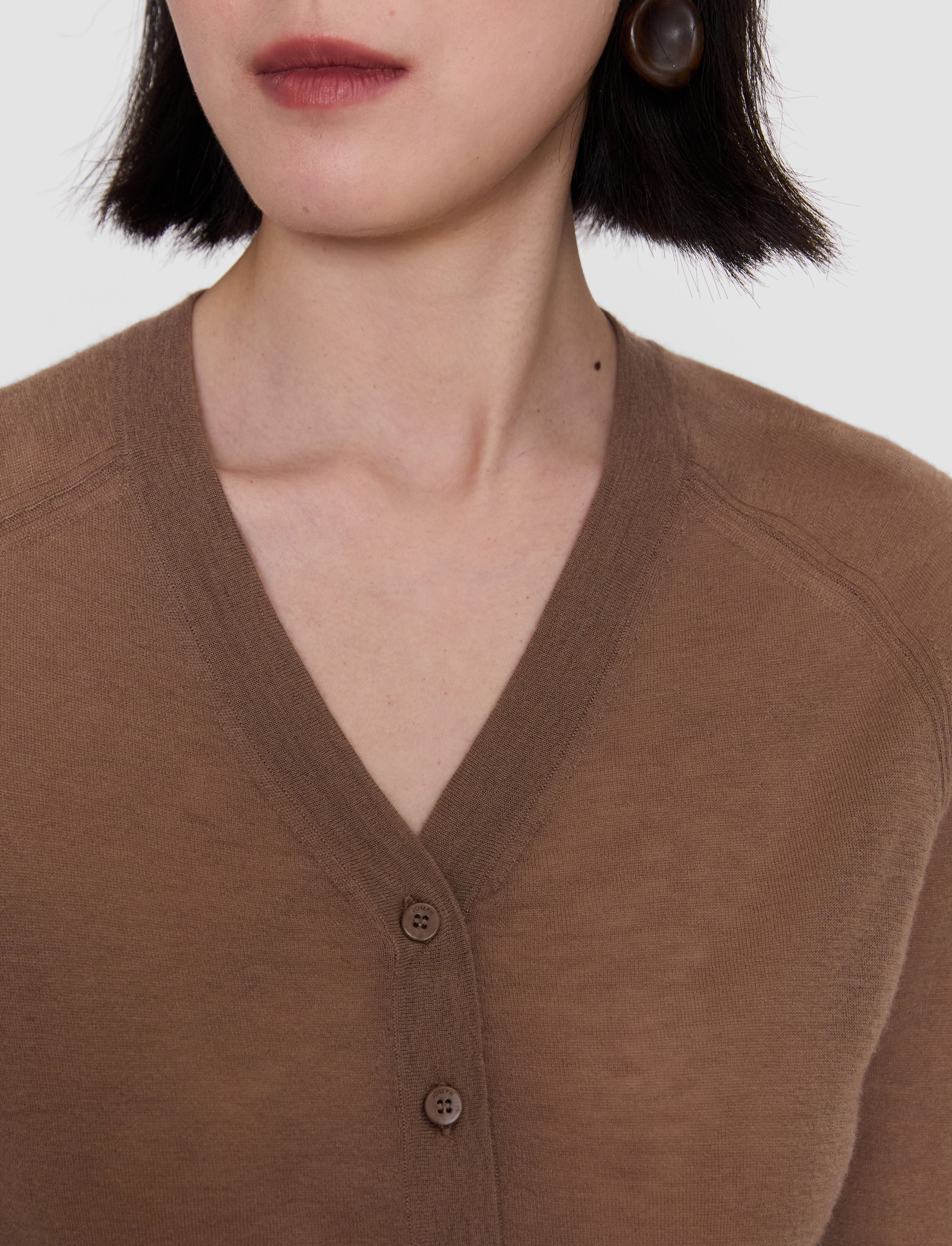 marron-top-henley-reem-en-cashair-JOSEPH