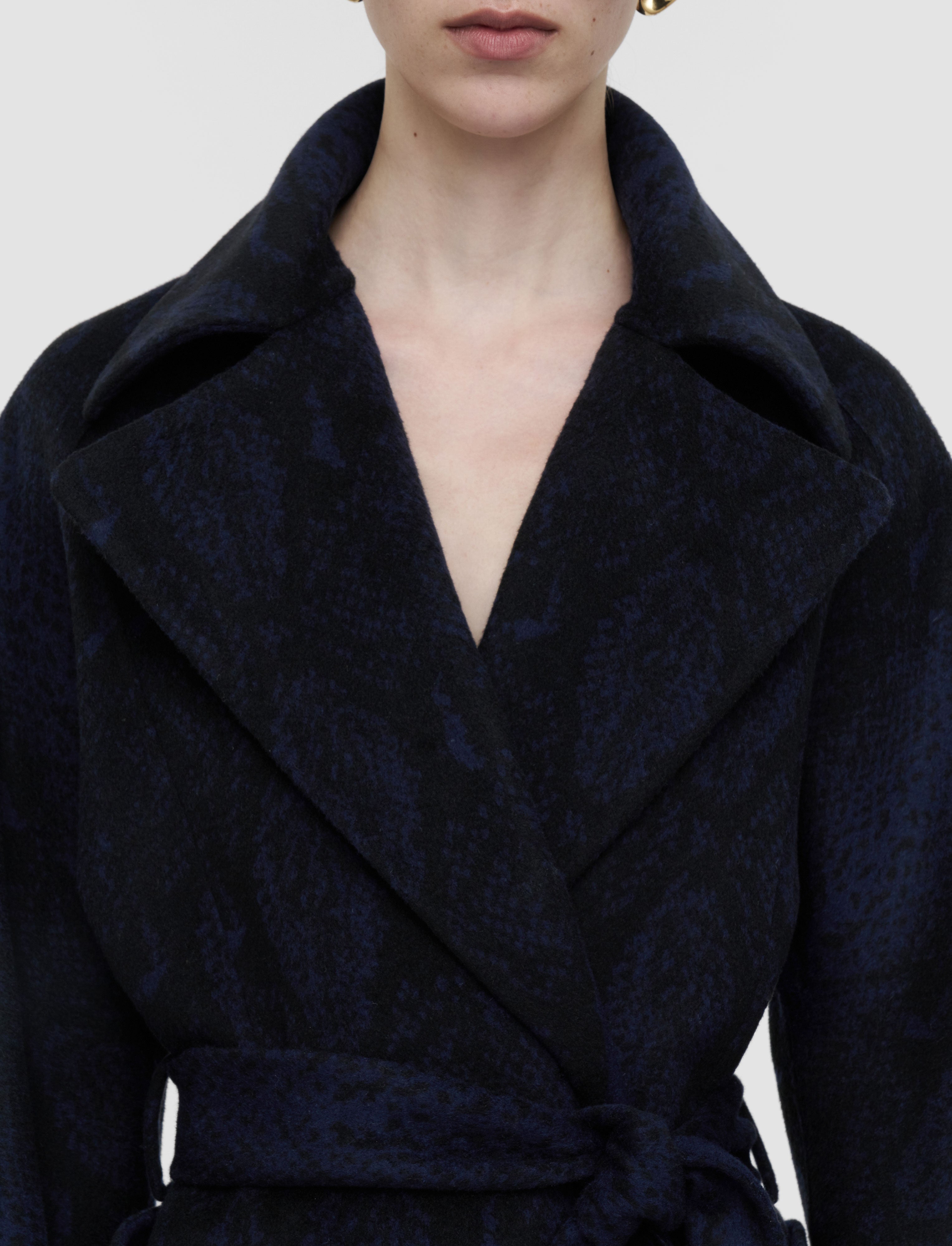 bleu-manteau-spencer-double-face-en-jacquard-serpent-JOSEPH