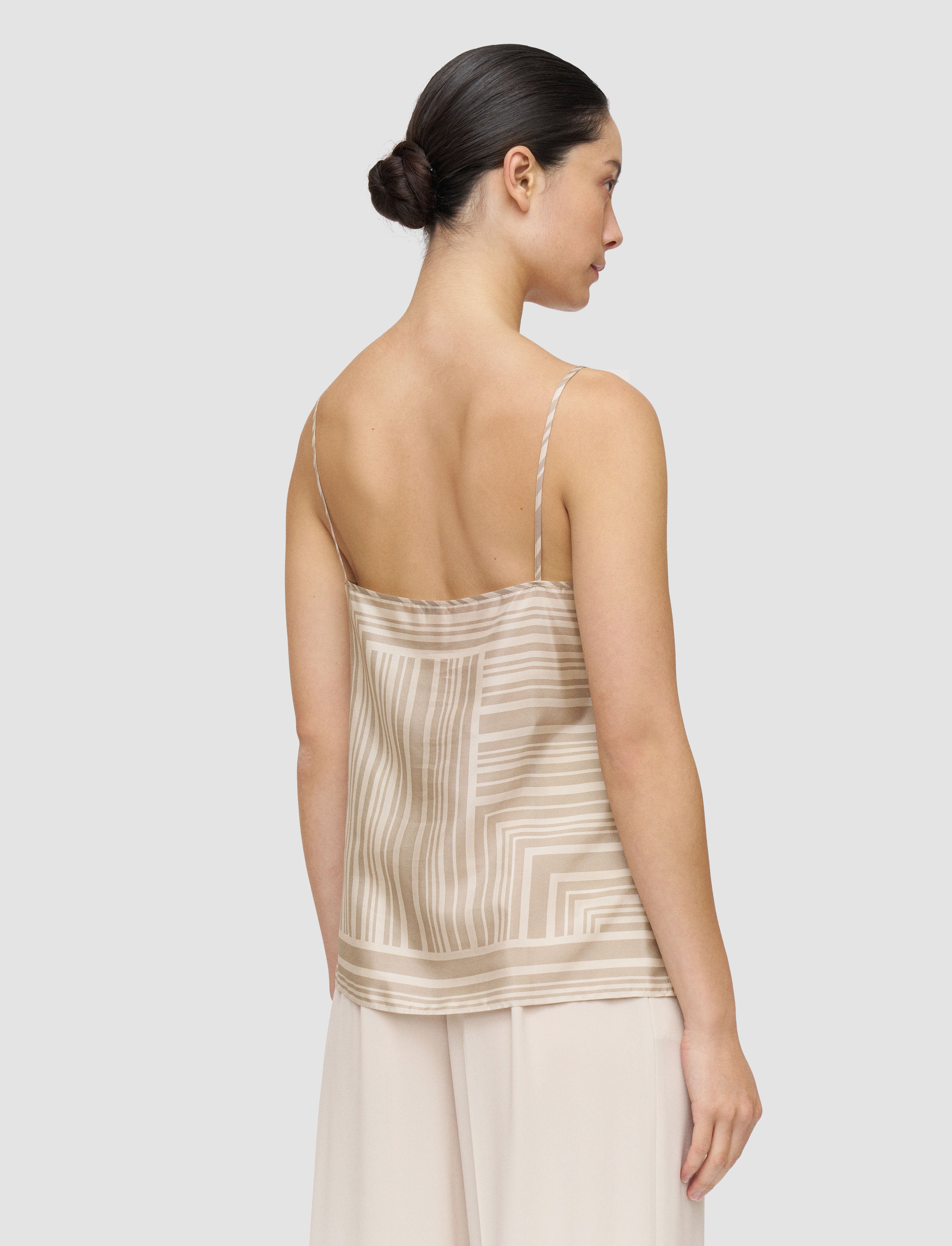 beige-caraco-stace-en-soie-imprimee-JOSEPH