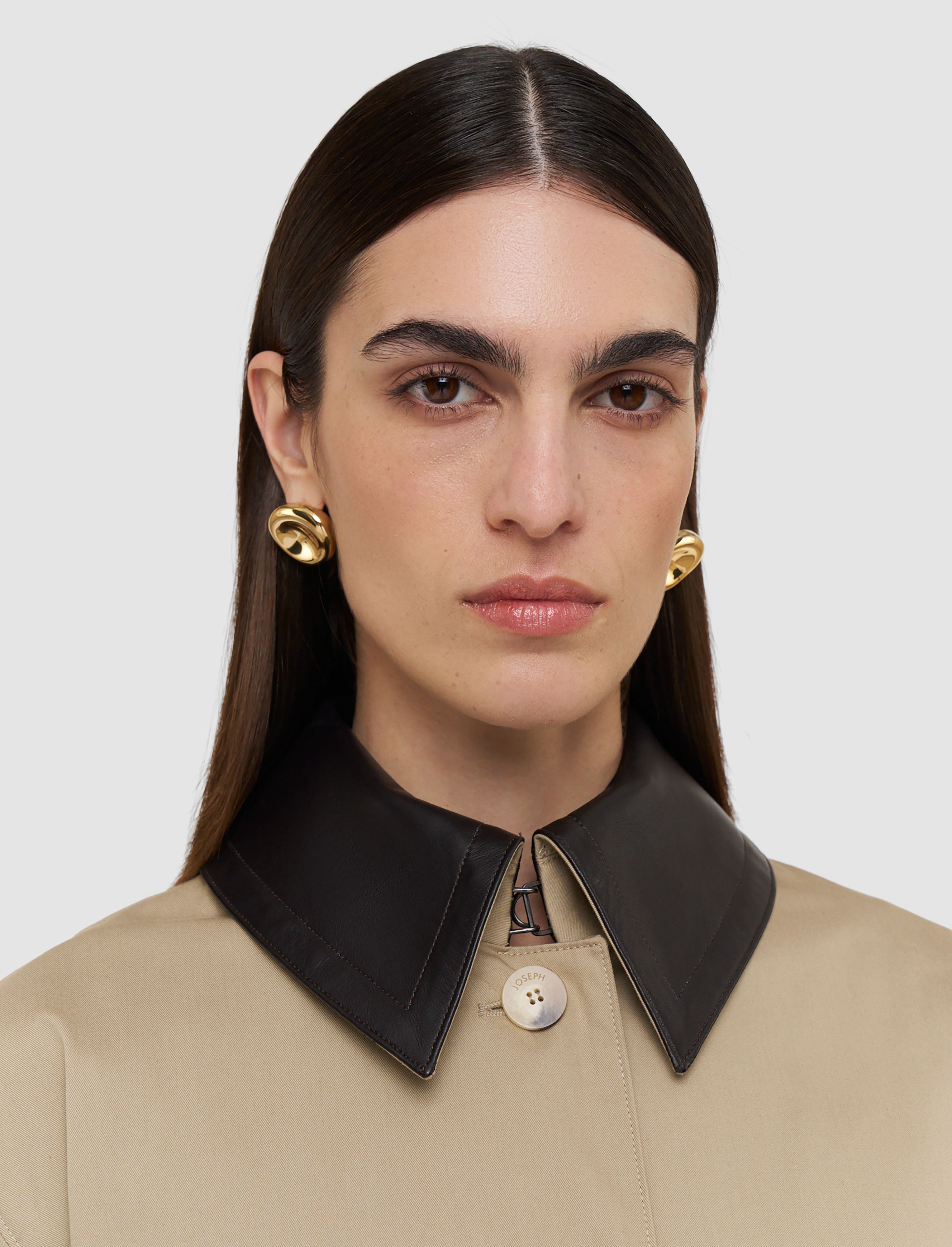 beige-trench-coat-zaman-en-coton-et-cuir-JOSEPH